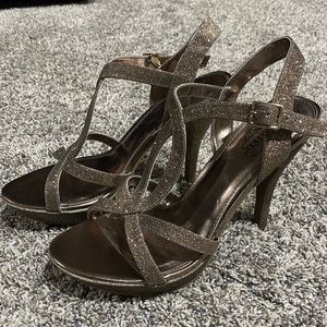 💥MAKE OFFER💥 Gold Glitter Heels